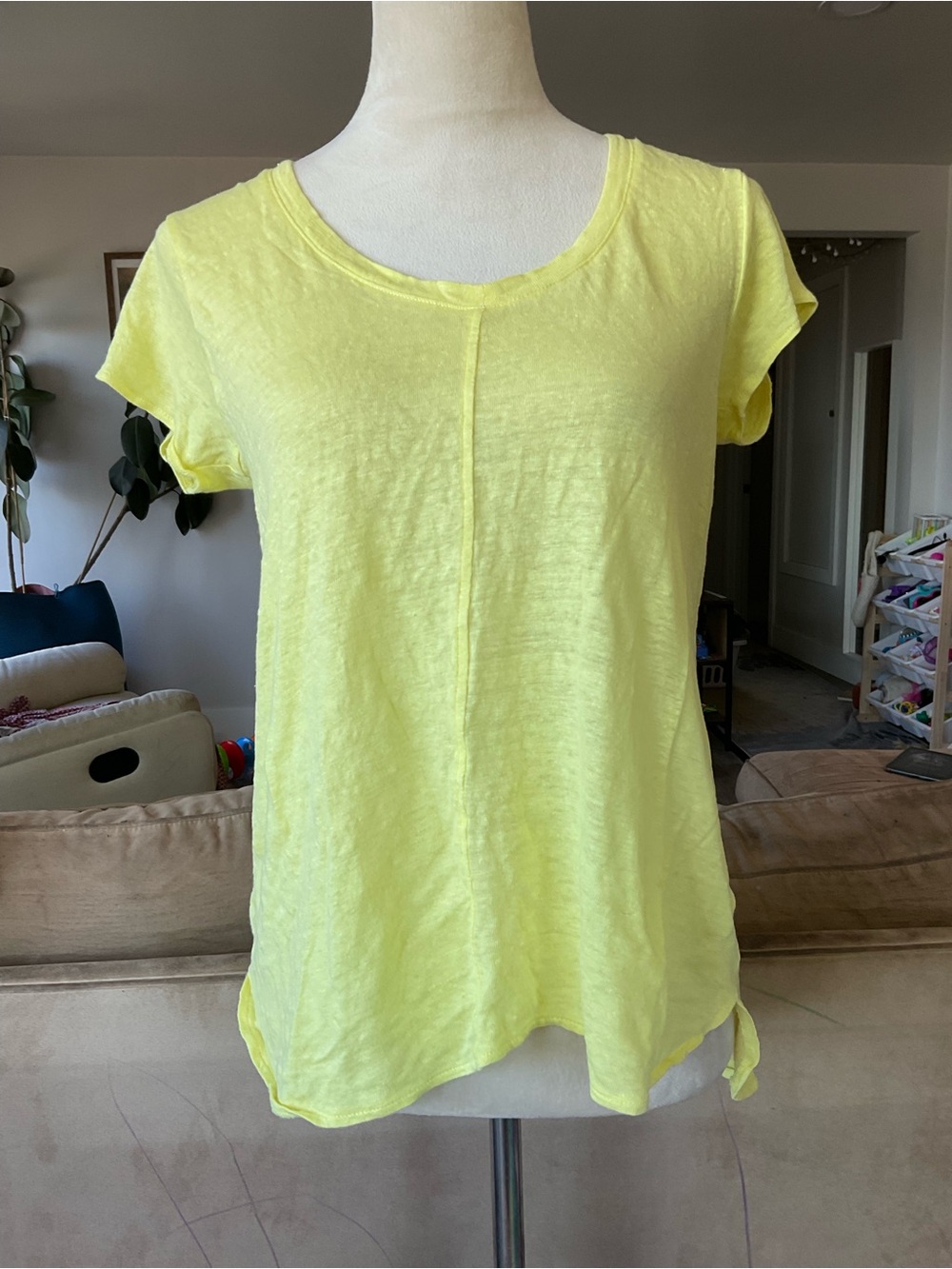 Tahari 100% Linen Bright Yellow Knit Scoop Neck Short Sleeve T-Shirt M
